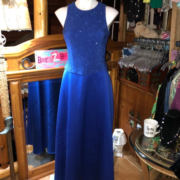 Formal Dress - Absolutely stunning - Picture 7 of 15